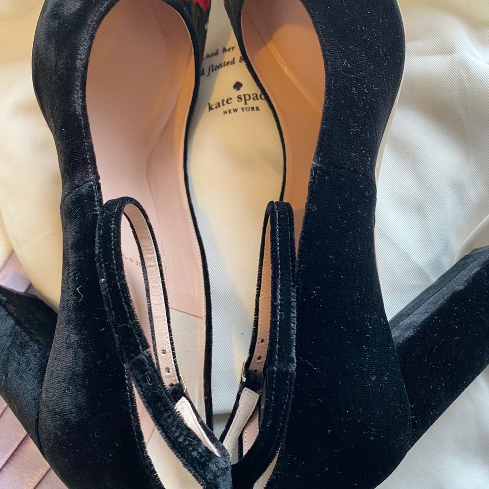 Kate Spade Grove Velvet Pumps. - Picture 11 of 16